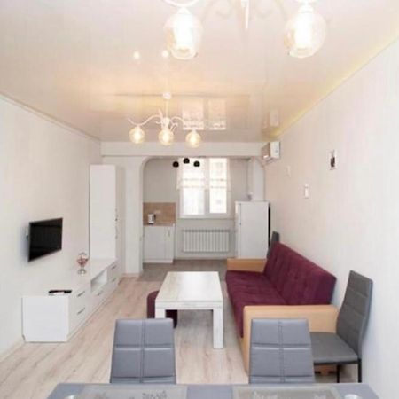 Excellent Apartment In The Republic Square Pushkin 3 Jereván Kültér fotó