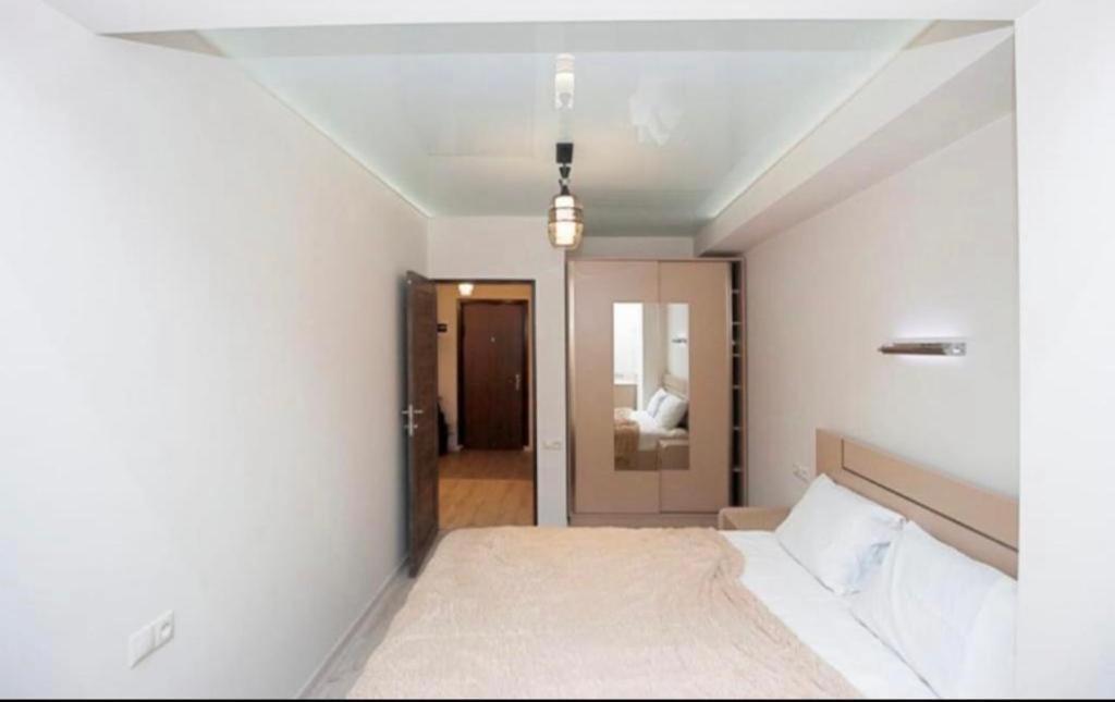 Excellent Apartment In The Republic Square Pushkin 3 Jereván Kültér fotó